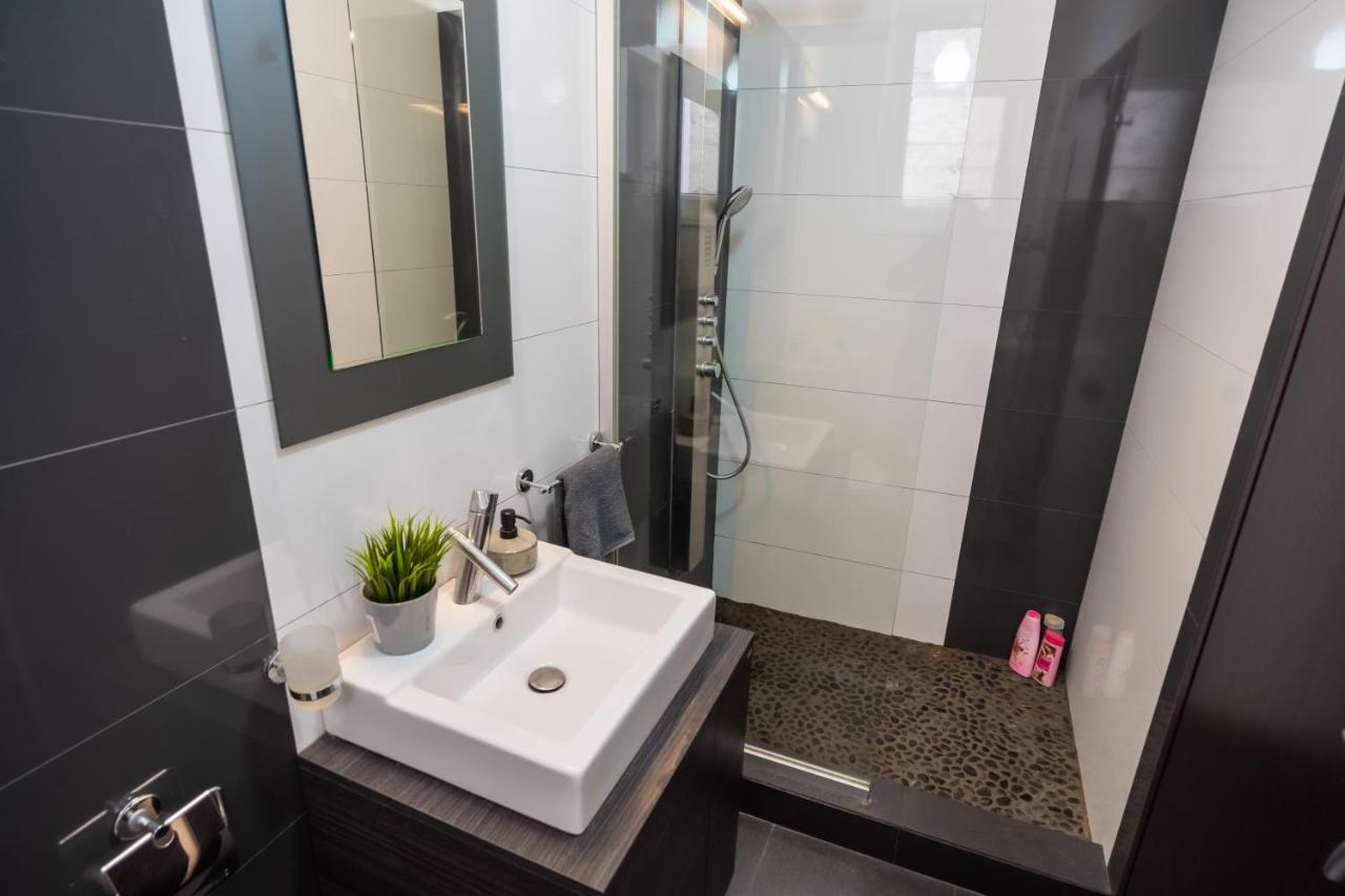 Cozy & Spacious Flat Near Victoriei Square Bucharest Exterior photo